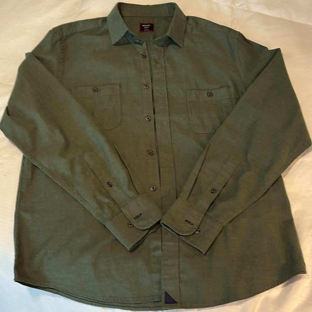 UNTUCKit Flannel Hemsworth Shirt. Rifle-Green Size Medium-Regular Men’s